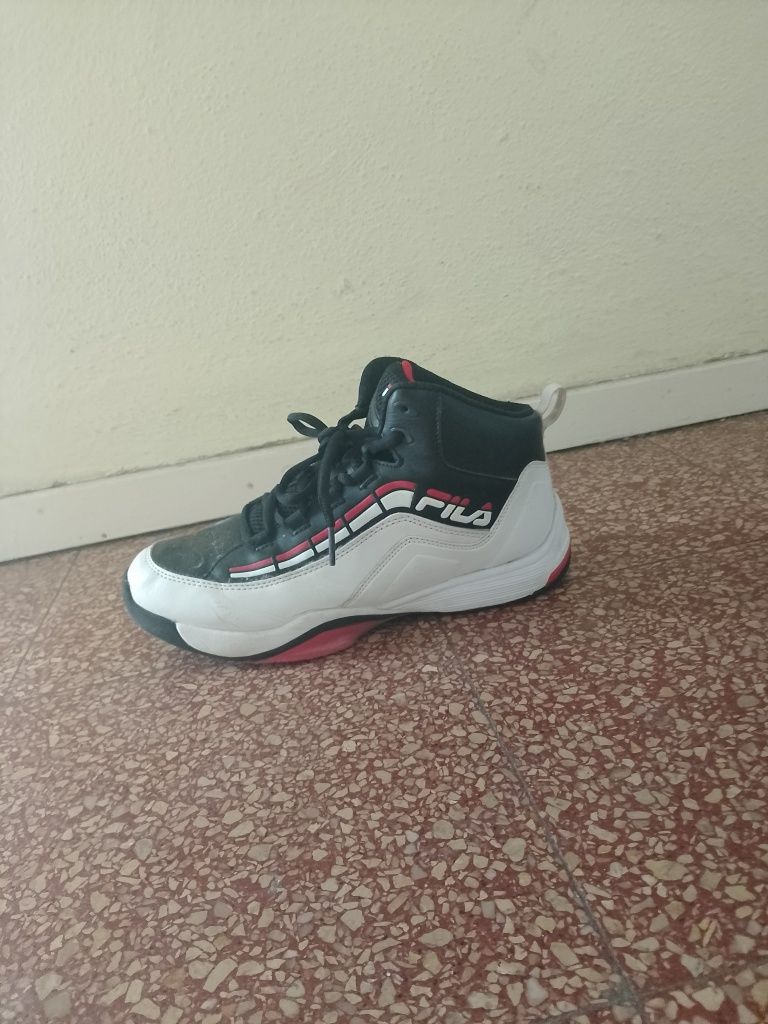 Tênis em bom estado da Marca fila