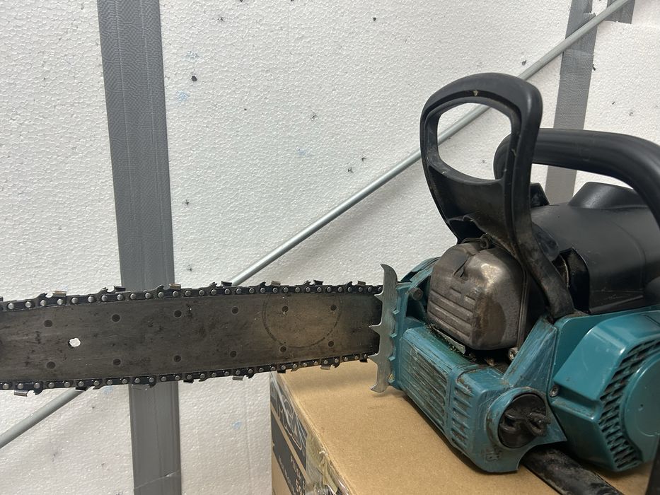 Profesjonalna Piła spalinowa Makita EA 3200S