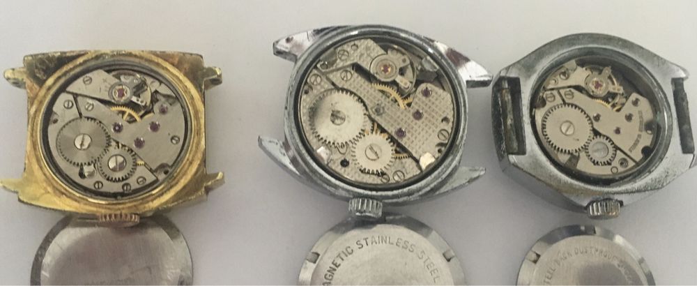 3 relógios mecânicos antigos.