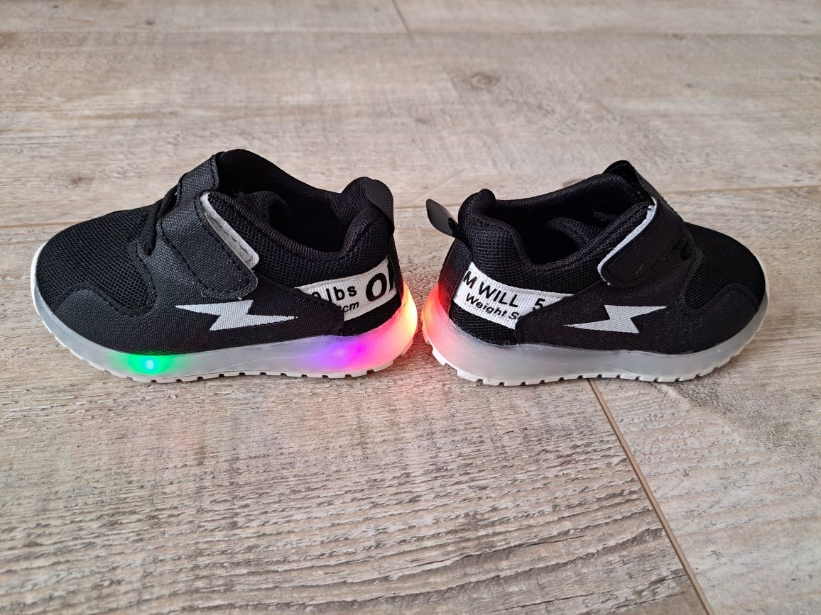 Buty sportowe dziecięce, materiałowe, świecące LED - rozm 24