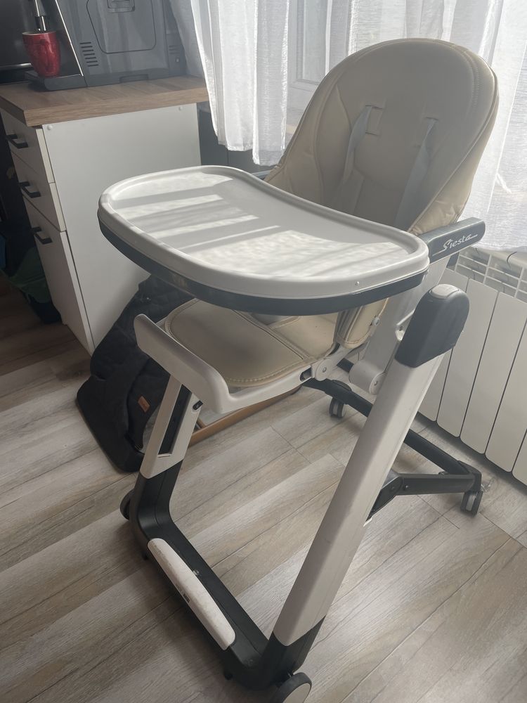 Krzeselko do karmienia Siesta Peg Perego