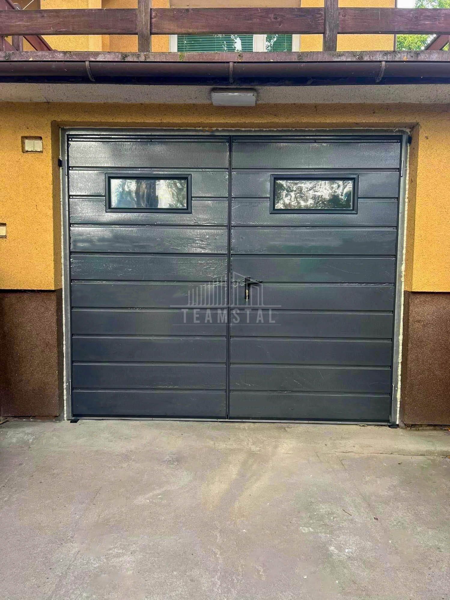 Bramy garażowe ze świetlikiem na wymiar ocieplone brama garażowa TS812
