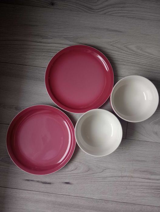 Komplet zestaw talerzy i miseczek 4 sztuki