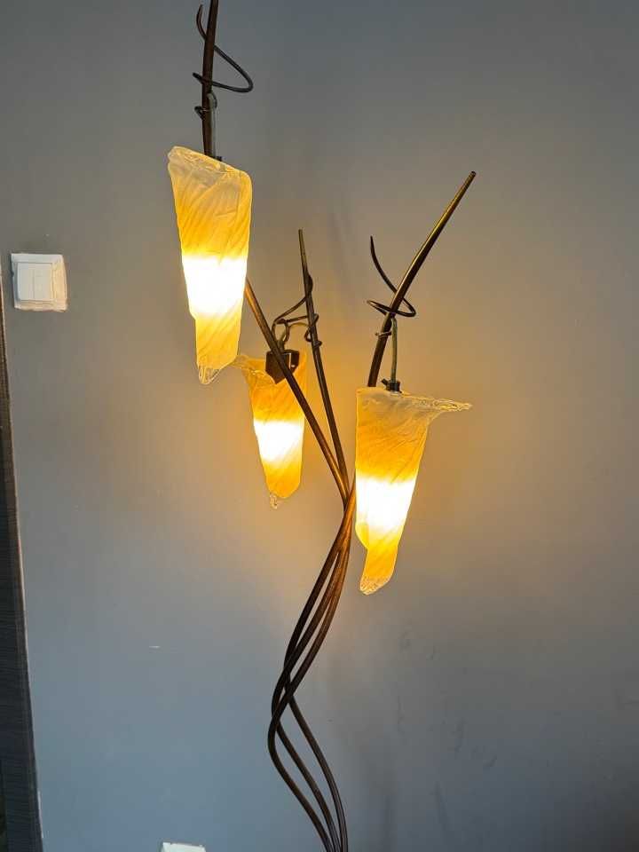 Lampa stojąca podłogowa