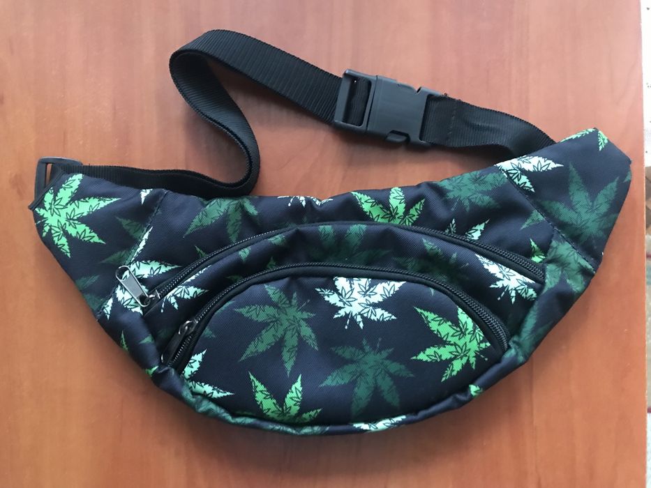 Бананка сумка чорна