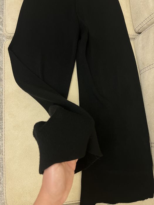 Чорні широкі утеплені штани від zara
