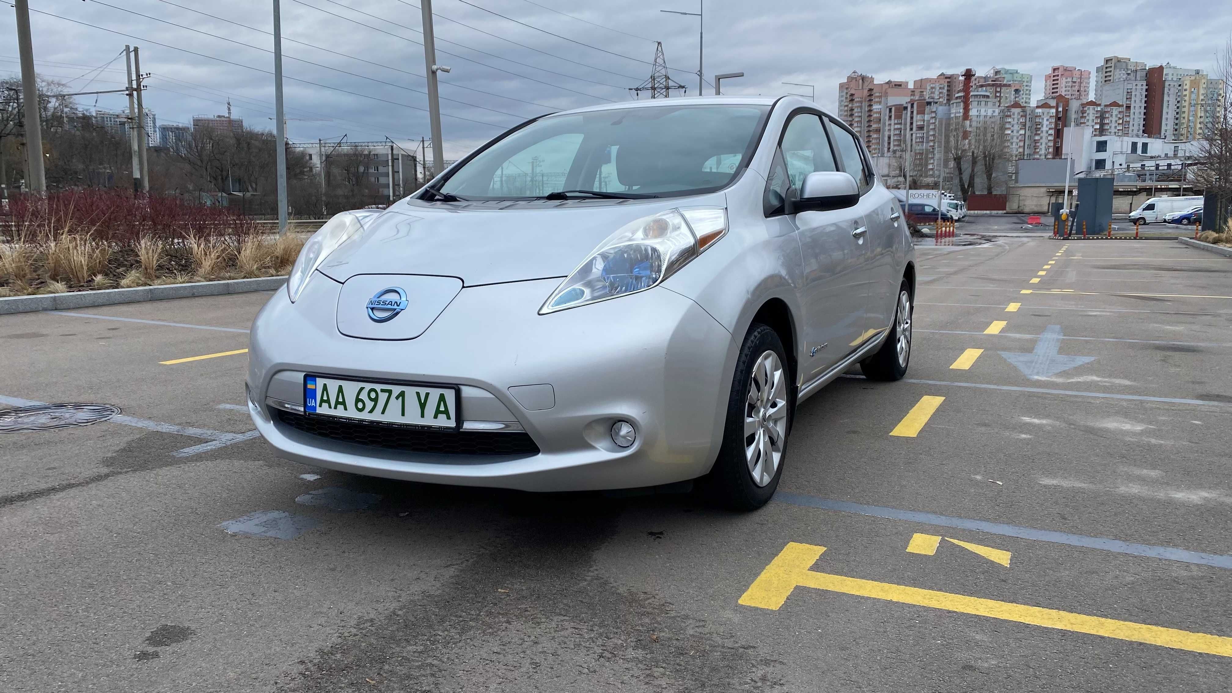 2013 Nissan Leaf 10/12 в наявності без ДТП цілий