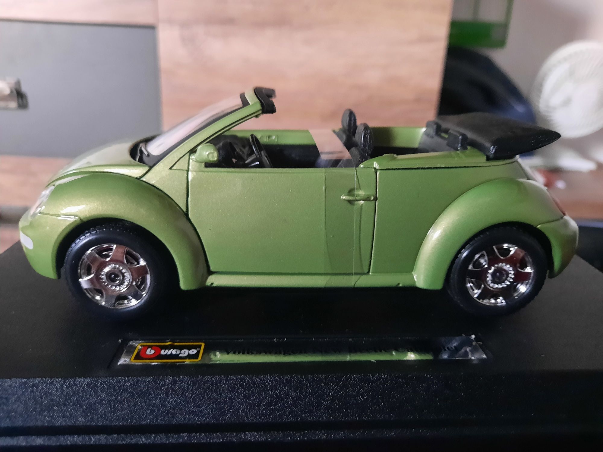 Auto Kolekcjonerskie Volkswagen New Beetle Cabriolet Bburago 1:24