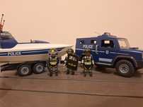 Playmobil radiowóz policyjny z łodzią