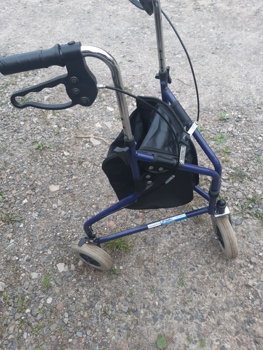 Balkonik,chodzik rehabilitacyjny z torbą trzykołowy