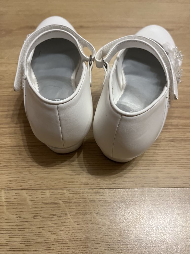 Buty komunijne r. 36