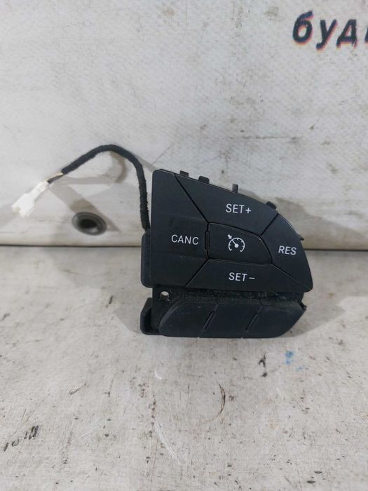 Jeep Grand Cherokee 14- Кнопки управления на руле левые / правые