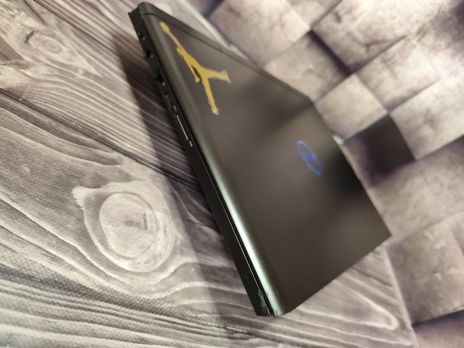 Dell G7 7588 15.6 FHD 1060 6 gb I7 8750H 16 ram 512 nvme EX bat