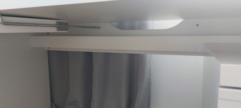 Biurko białe z wysuwanym panelem ikea malm