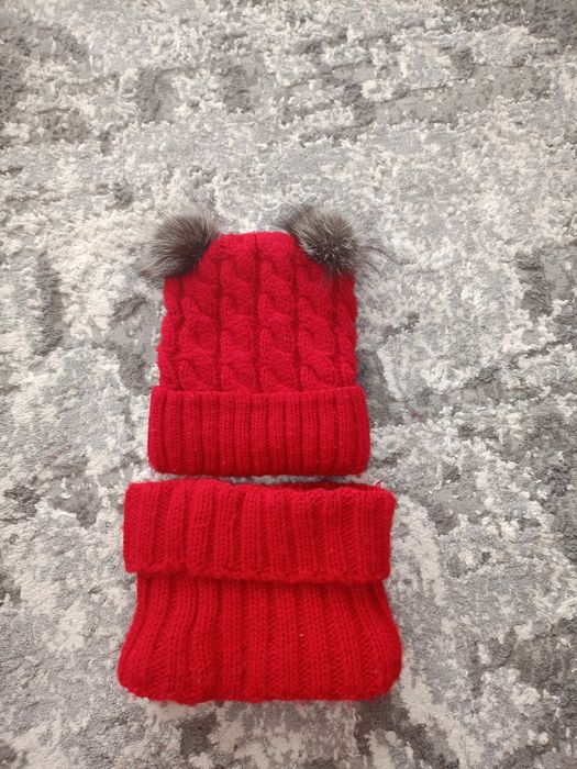 Шапка+хомут на дівчинку 6-9 років, тепла, в ідеальному стані.