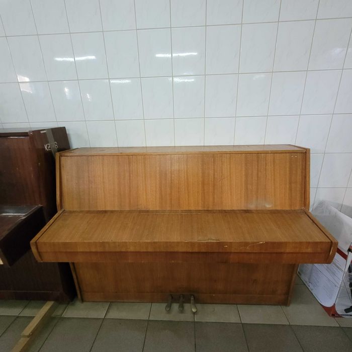 Pianino Calisia Mahoń używane