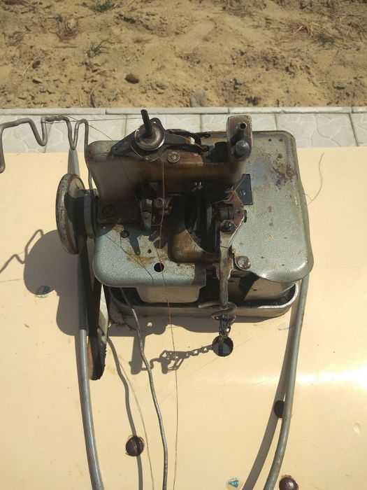 Продам оверлок , промисловий