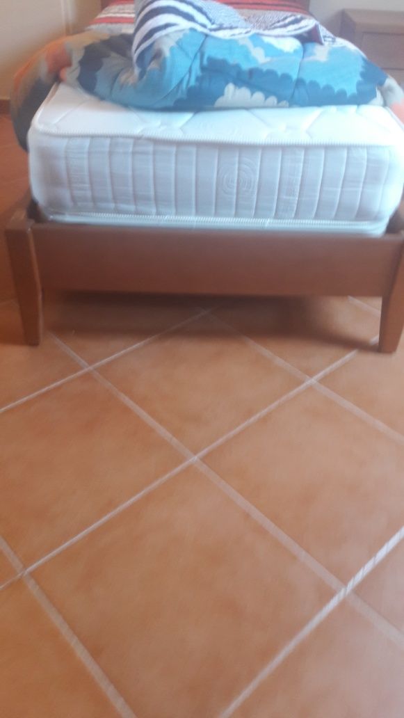 Cama solteiro  com colchão