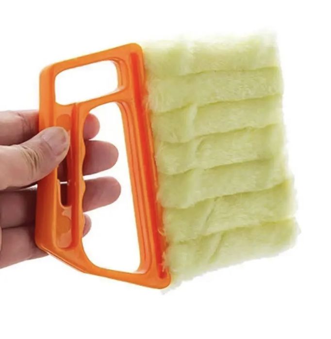 Щітка для чищення жалюзі від пилу та забруднень