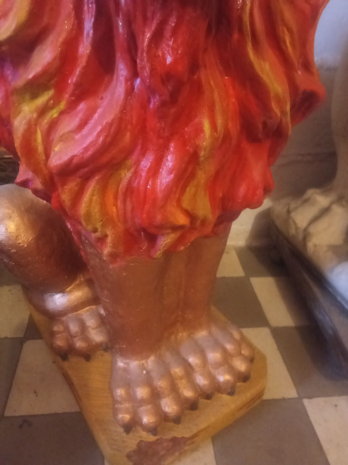 Figura ogrodowa lew