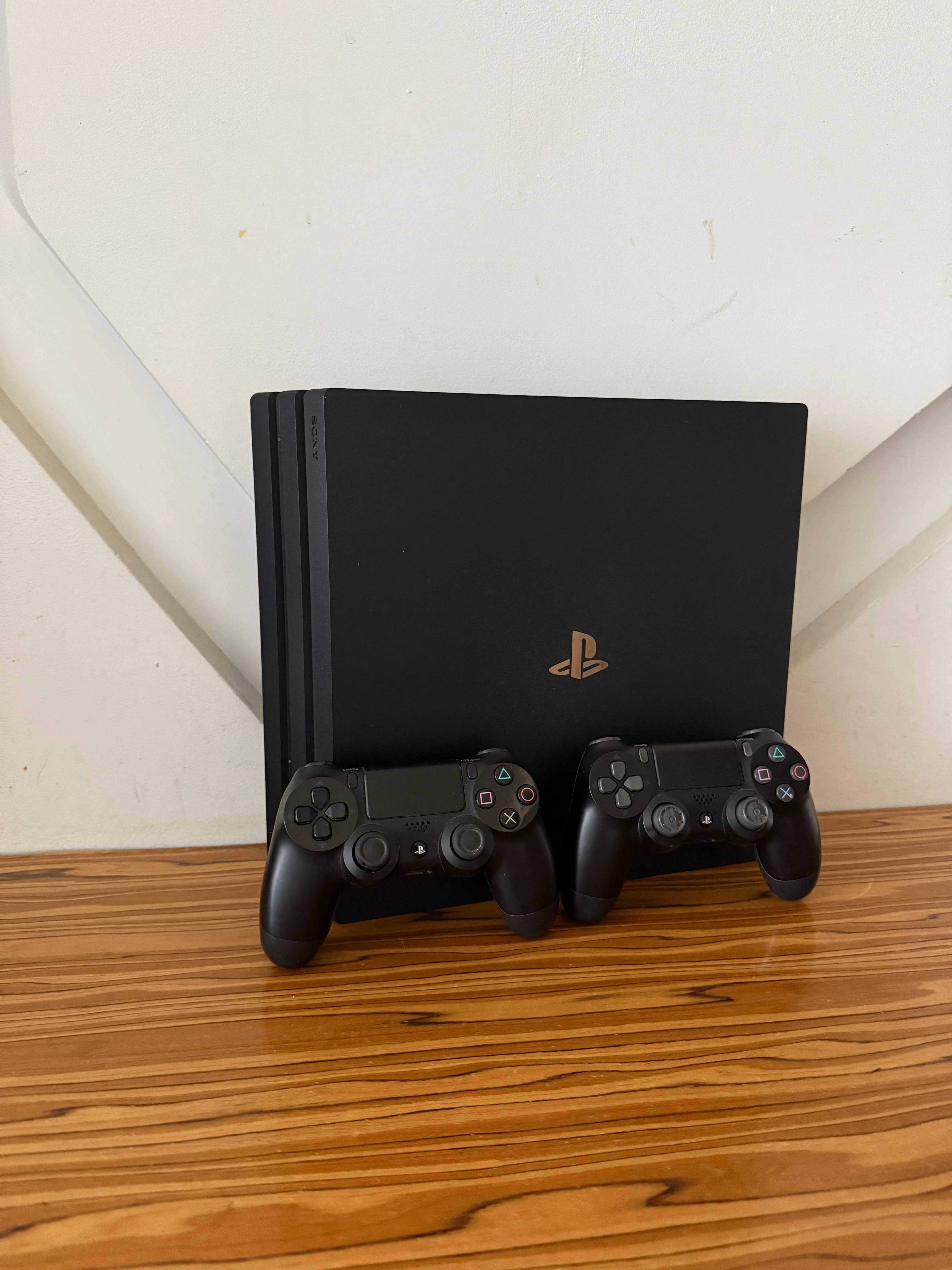 [PS4] Konsola PlayStation 4 Pro 1TB + 2 Pady + Gry