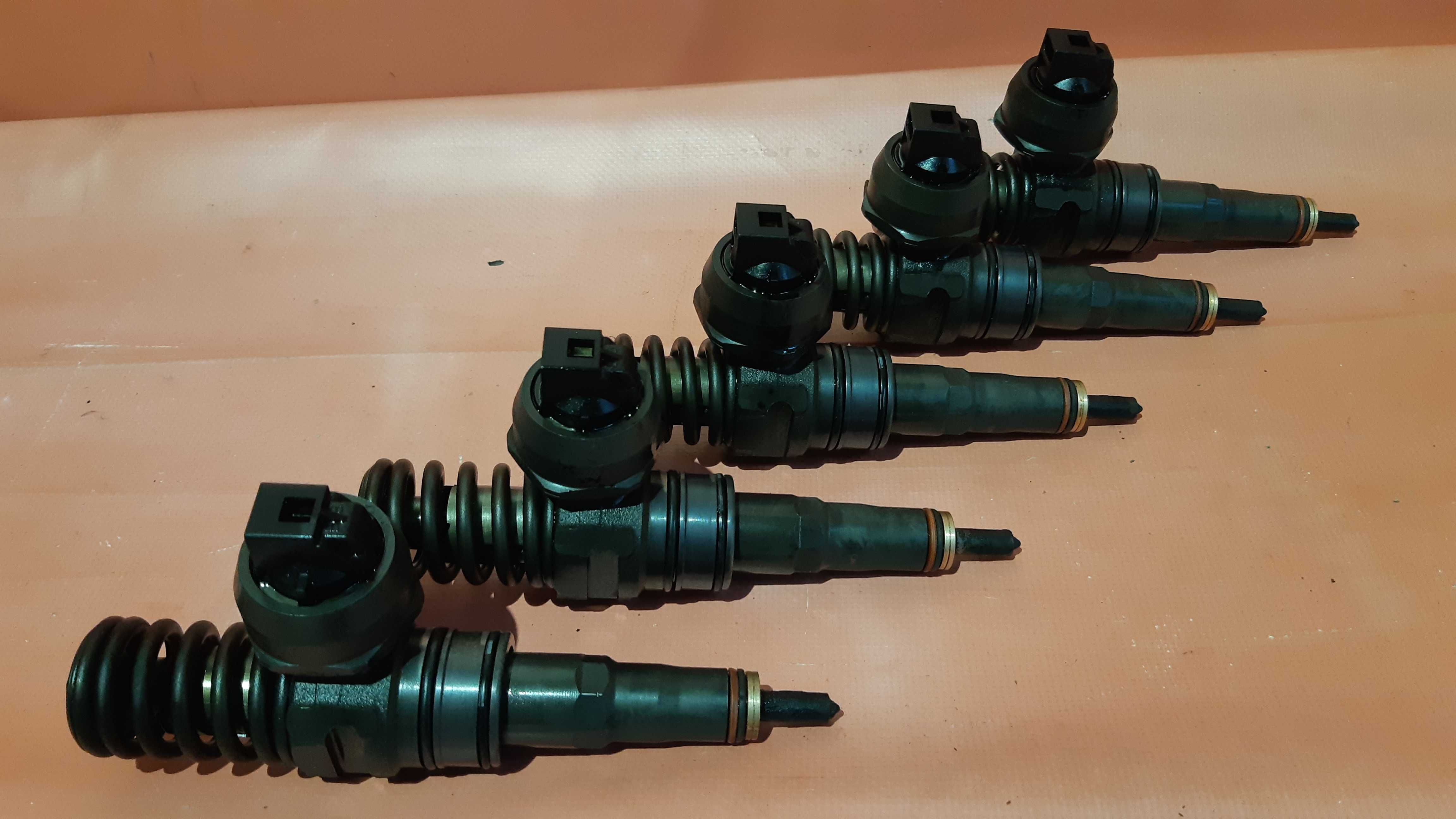 Форсунка Т5 2.5 VW Volkswagen Т5 2.5 BNZ 070130073R