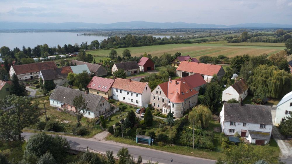 Siedlisko z wieżyczką 300 m od jeziora