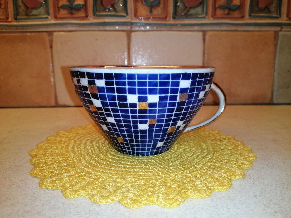 Filiżanka ręcznie malowana i złocona, _„Karolina”_l.70-te_stan ekstra.