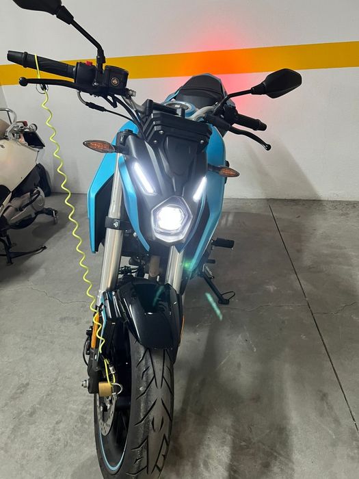 Motociclo Naked Voge 125r