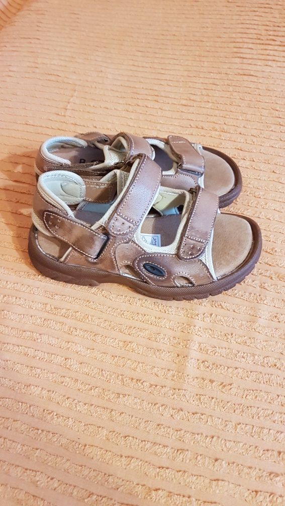 Nieuzywane sandały buciki buty dla chłopca rozmiar 35