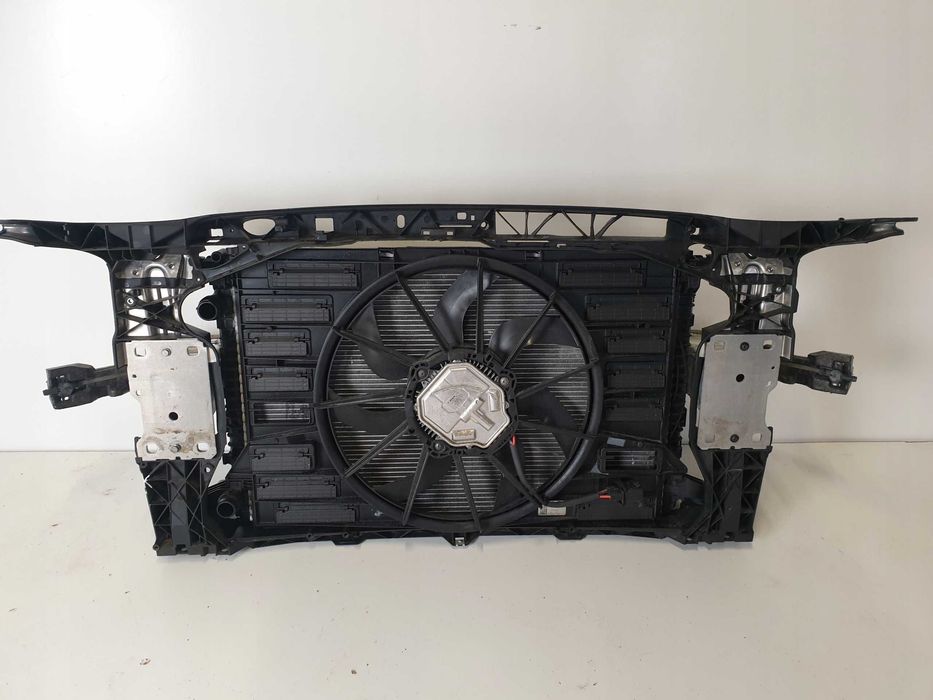 Audi A4 B9 Передня панель, телевізор