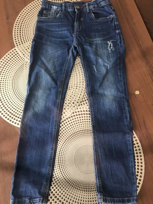 Spodnie chłopięca ZARA z przetarciami stan idealny rozm 140
