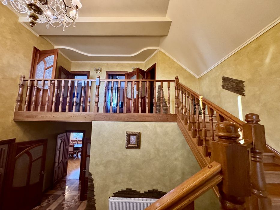 Продаж будинку Лісневицька