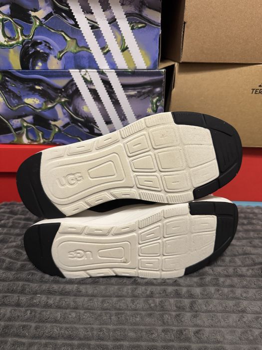 Жіночі кросівки UGG 37(23см) оригінал