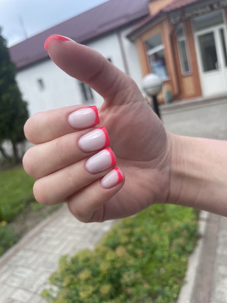 Манікюр , педикюр