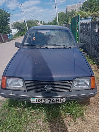 Машина Opel ascona 1.6  РАЗБОРКА