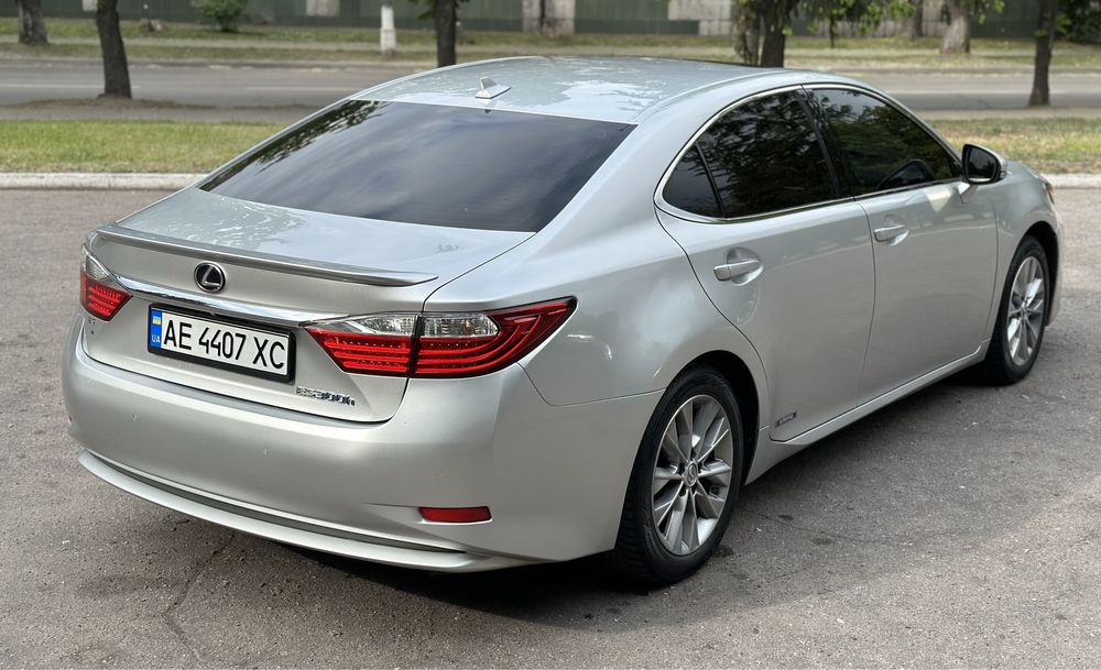Продам Lexus ES300h Hybrid 12.2012 2.5 Газ/бензин
