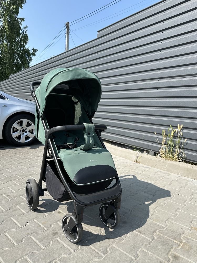 Прогулянкова коляска Carrello Bravo
