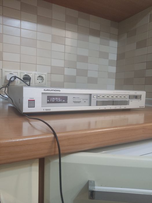 Тюнер Grundig T7200