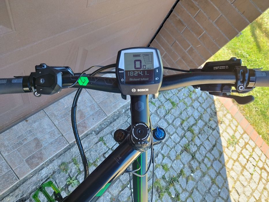 Rower elektryczny cube cross