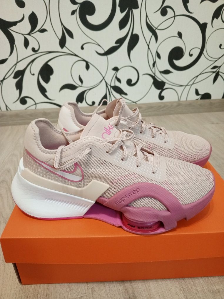 Продам кроссовки женские Nike AIR ZOOM SUPERREP 3 40 розмер
А