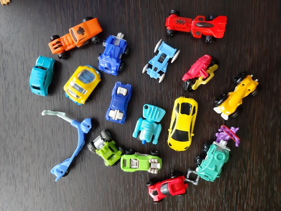 Машанки киндер іграшки