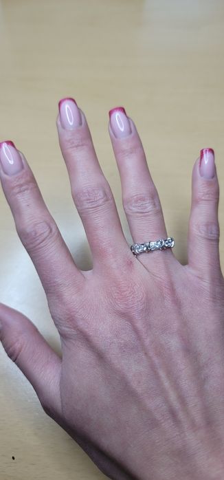 Золота каблучка з фіанітами у стилі Tiffany