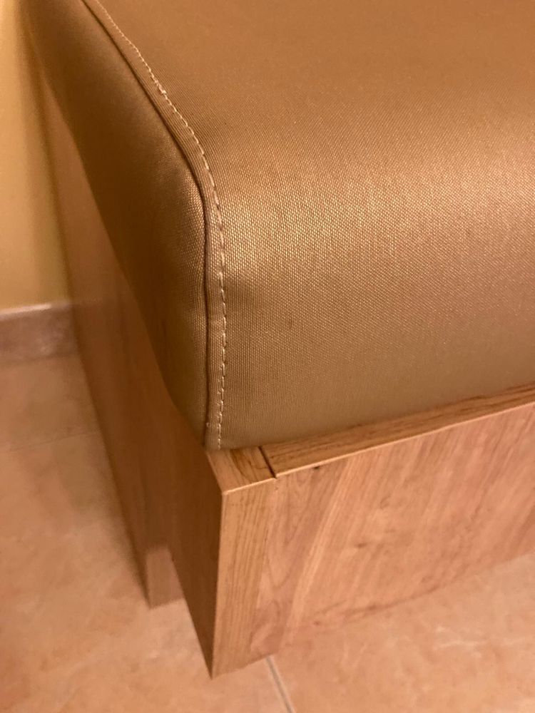 Banco almofadado tipo sofa