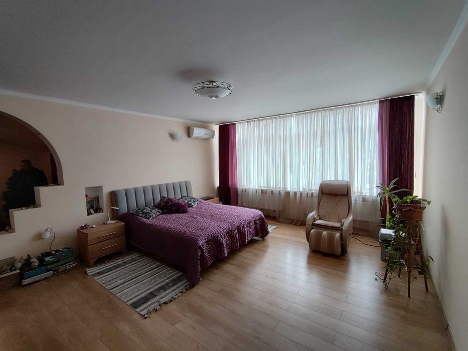 № 12636 - Простора двохповерхова 4 к. квартира, Центр, Київська