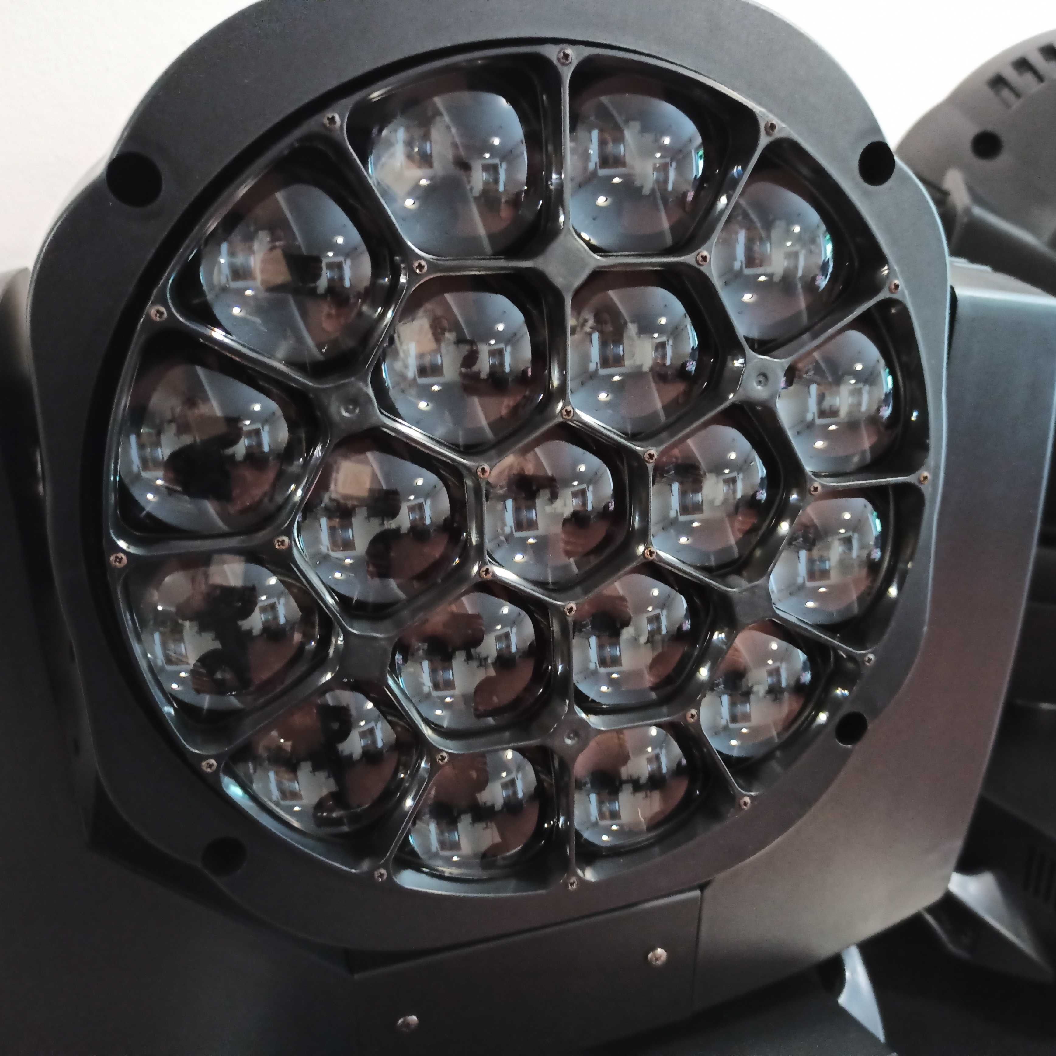 Bee eye K10 Moving Head Led Wash 19x15W рухома голова