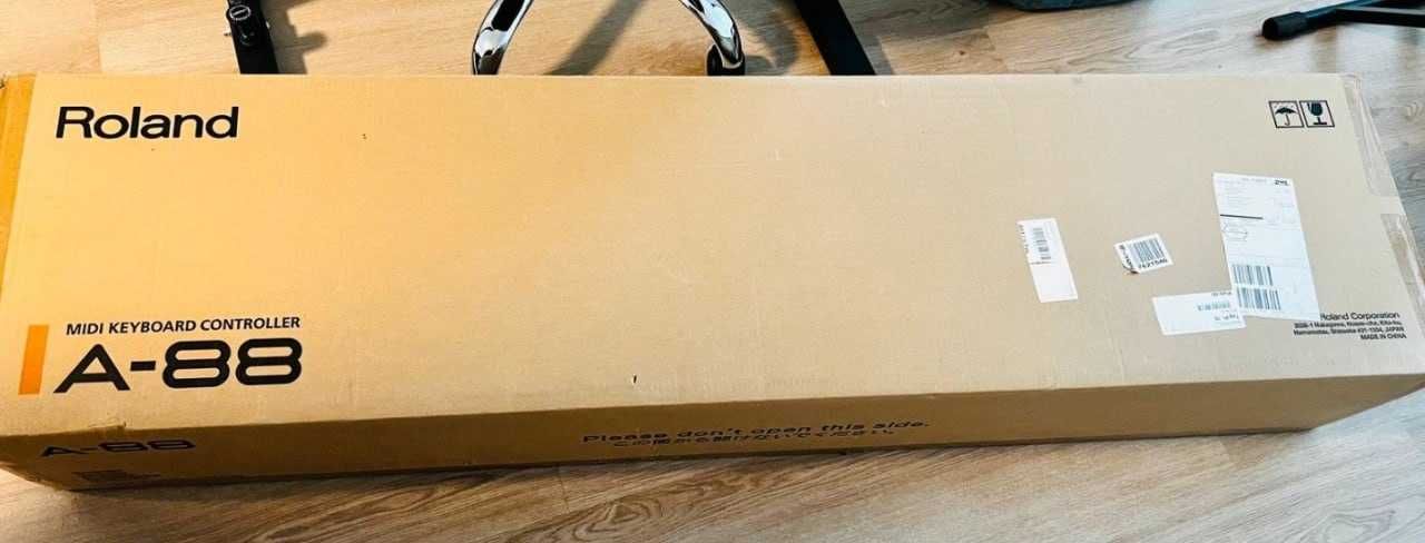 Roland A-88 (MK1) MIDI keyboard
