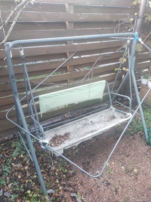 Каркас із садової гойдалки