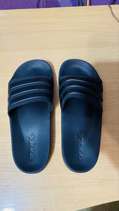Продам Шлёпанцы adidas чёрные