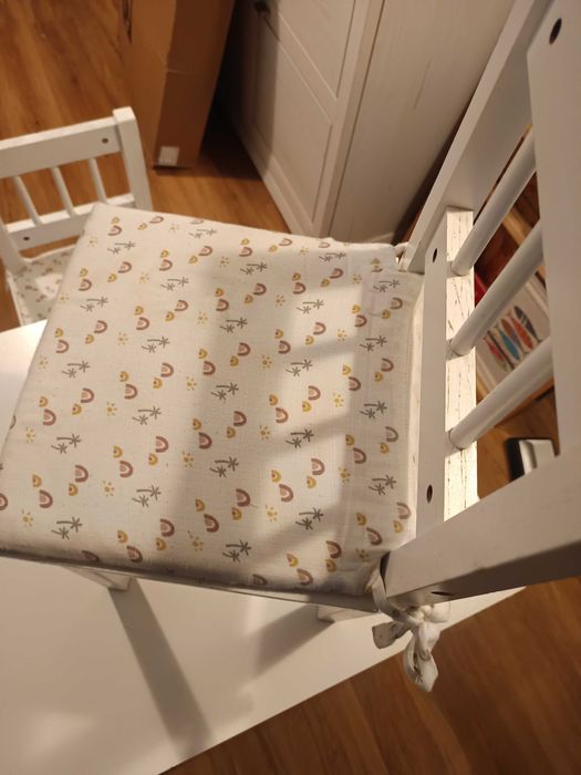 Mesa e cadeiras de criança